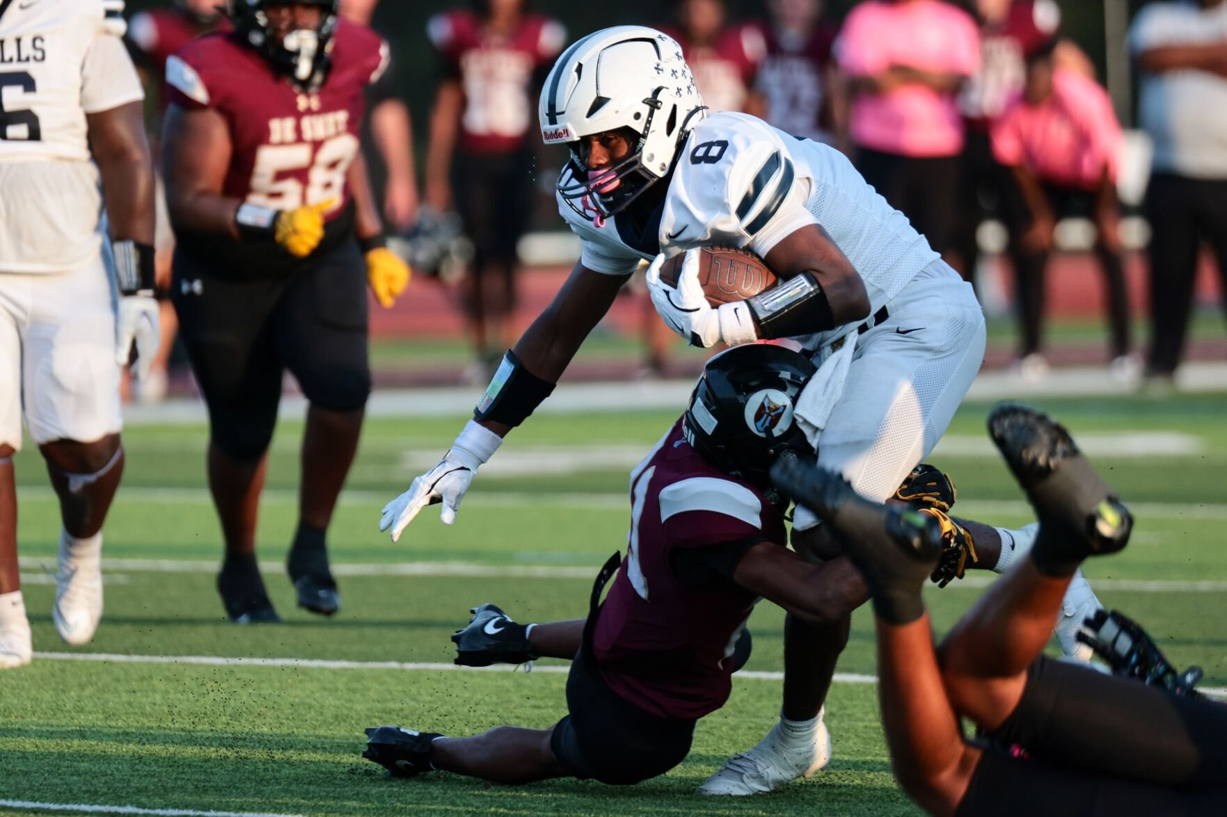 De Smet Jesuit High School football hosts 51黑料 University High School
